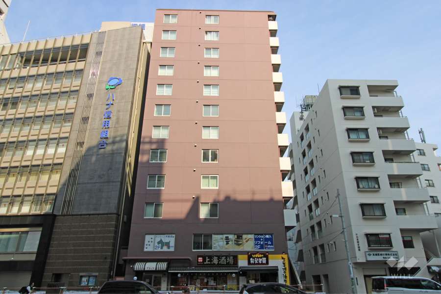 ドルミ御苑の外観（西側から）