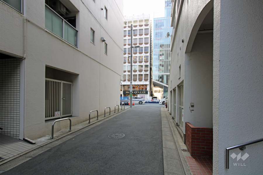 敷地南側の前面道路