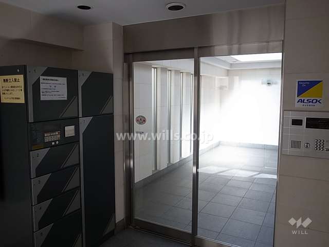 オートロック、宅配ボックス付きです。