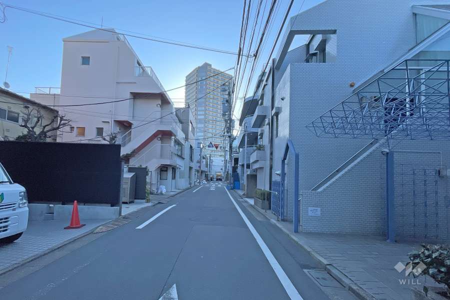 敷地北東側の前面道路