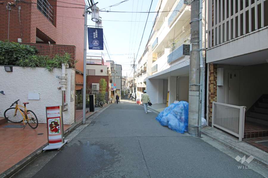敷地北西側の前面道路