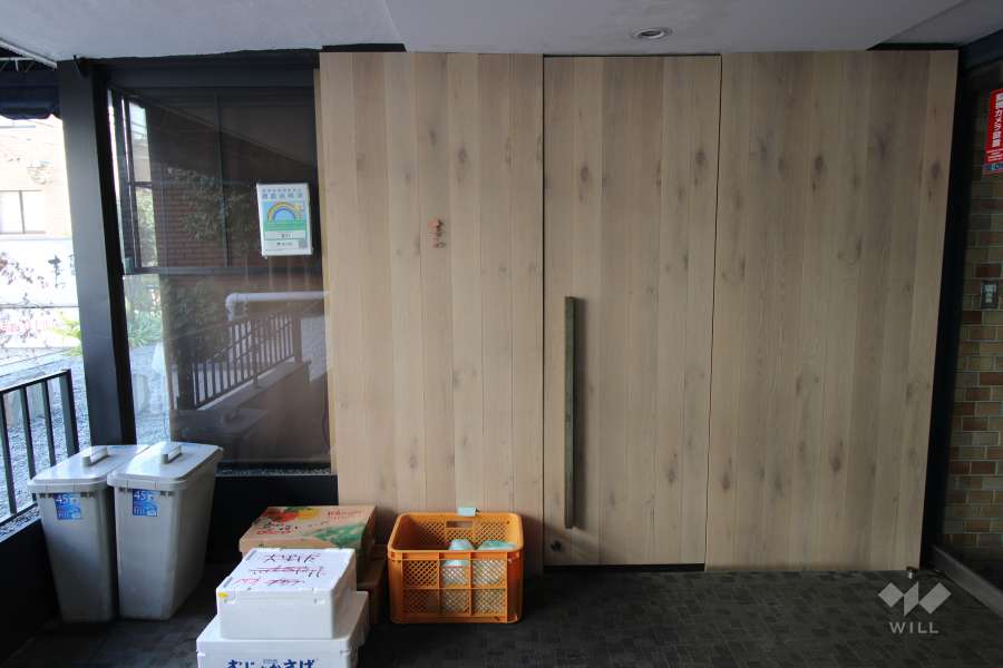 建物2階のテナント