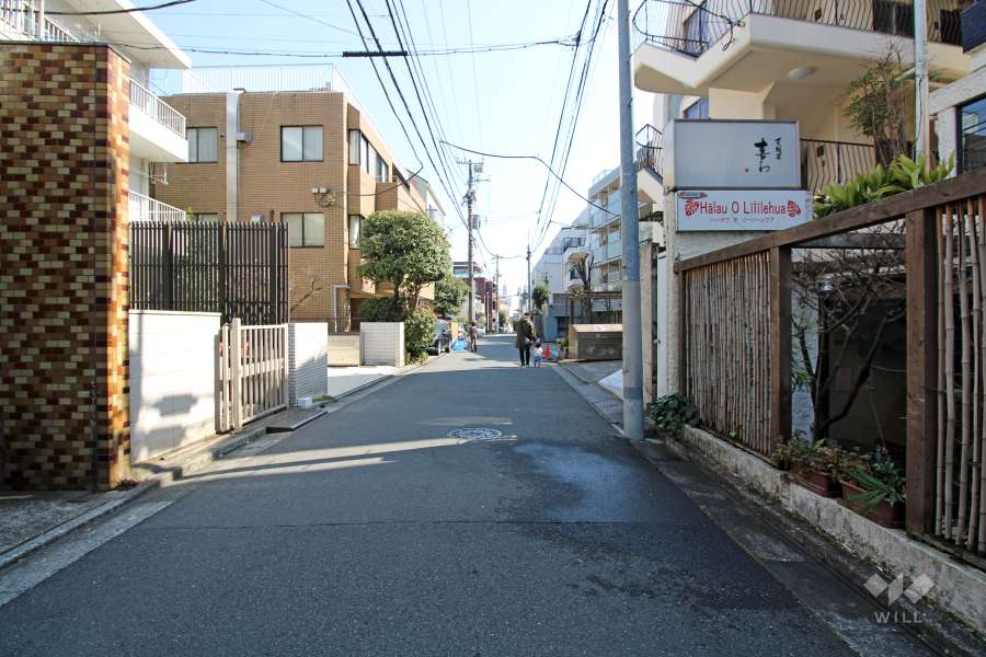敷地北側の前面道路