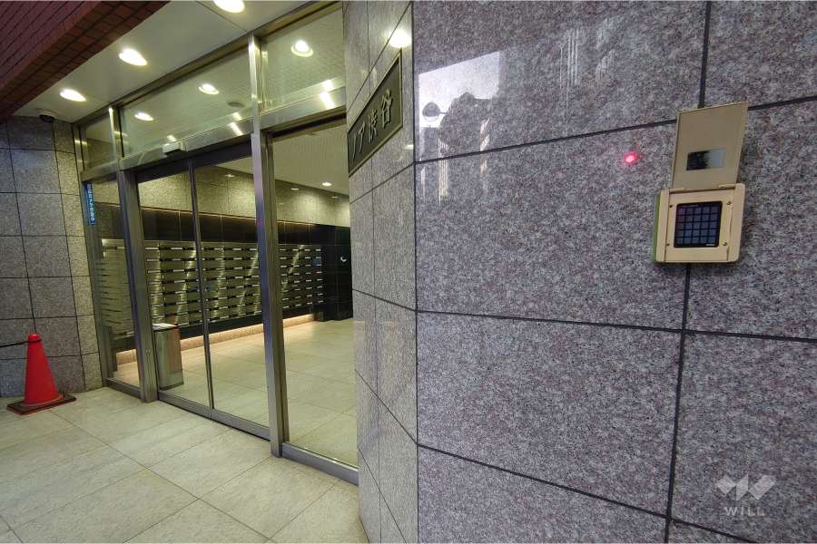 エントランスはオートロック付きです。