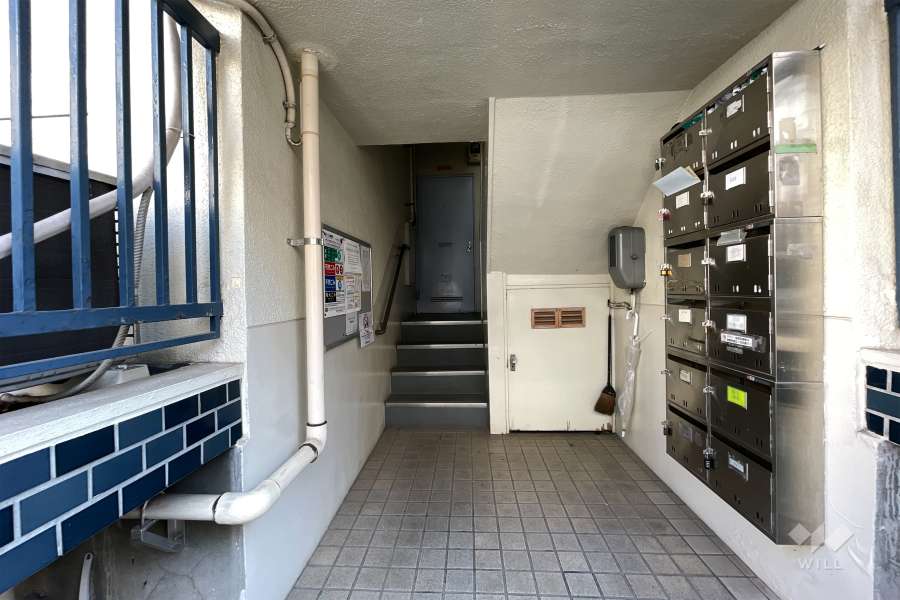 住戸入口(共用ポスト)