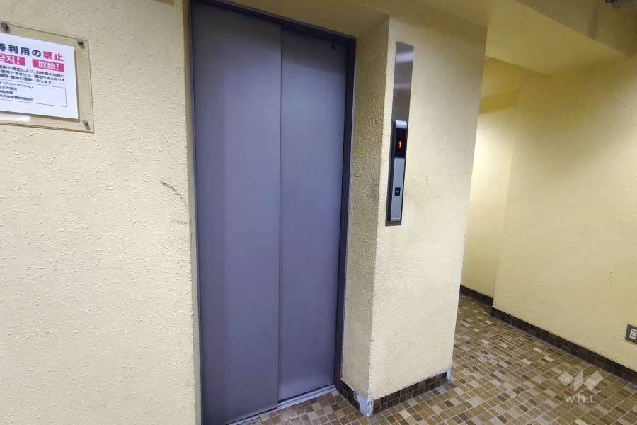 共用のエレベーター