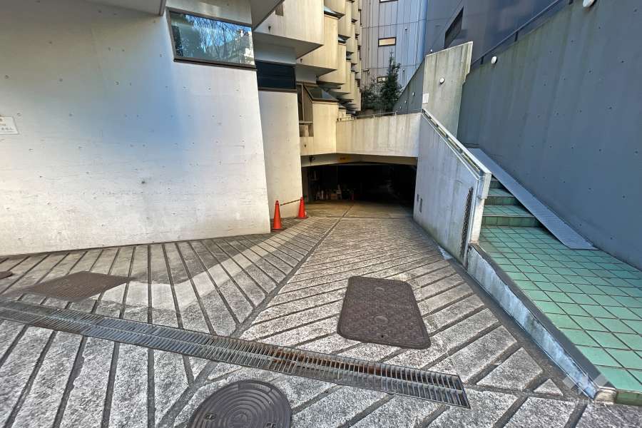 敷地内駐車場出入り口