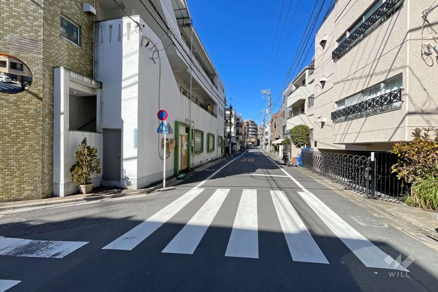 敷地北東側の前面道路