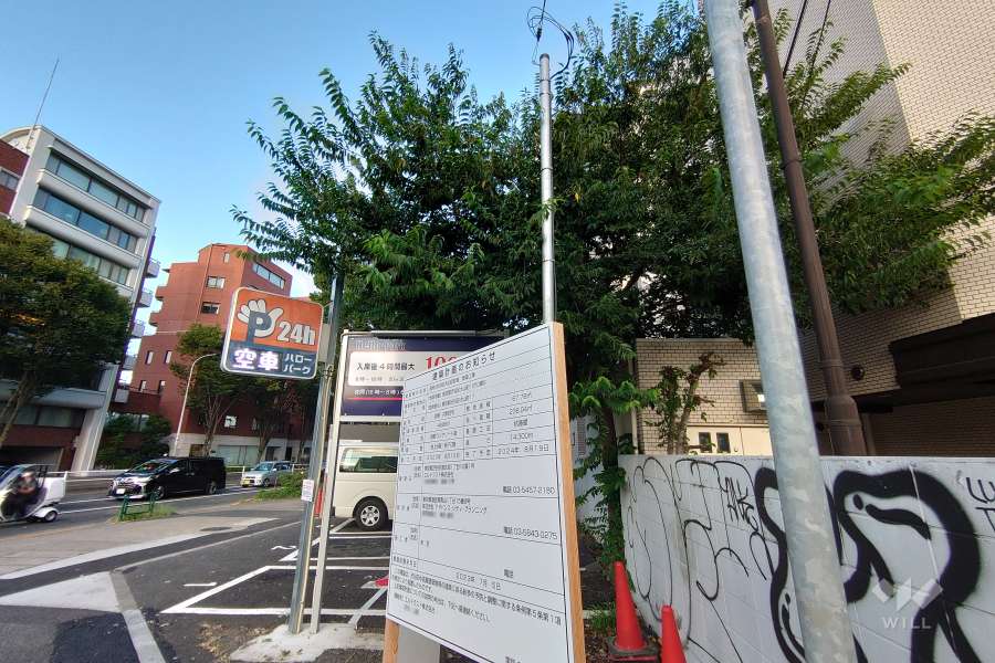 敷地北側の前面道路（西側から）