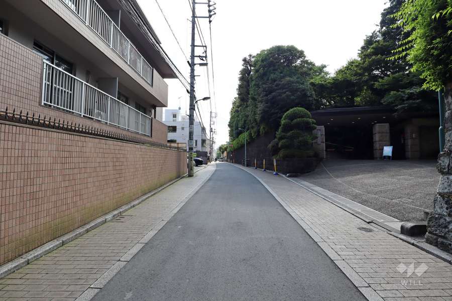 敷地北側の前面道路