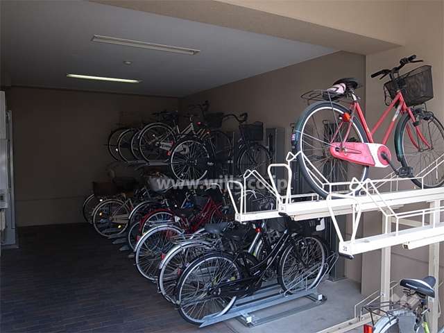 エントランス横にある駐輪場（屋内）