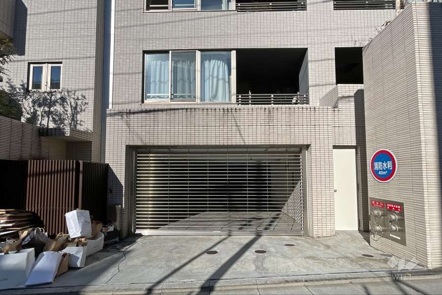 駐車場の出入り口（リングシャッター付き）