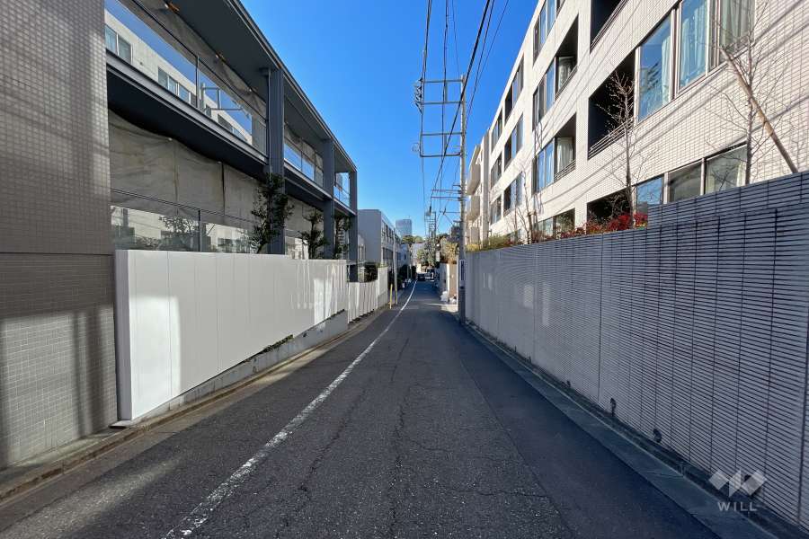 敷地東側の前面道路