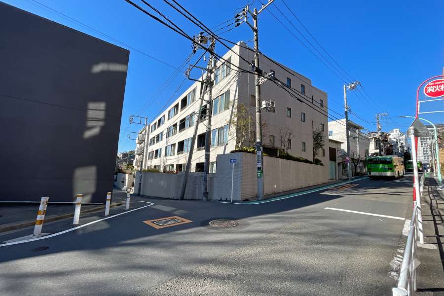 敷地北側の前面道路