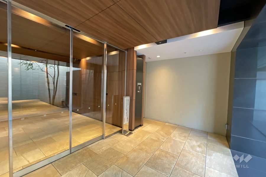 エントランスはオートロック付きです。