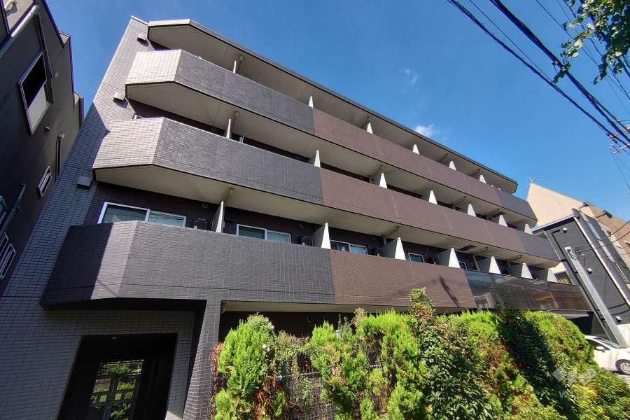 ロアール渋谷本町の外観（東側から）