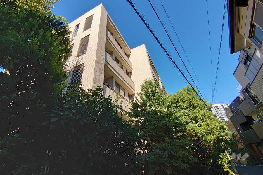 オーベル代々木上原の外観（南西側から）