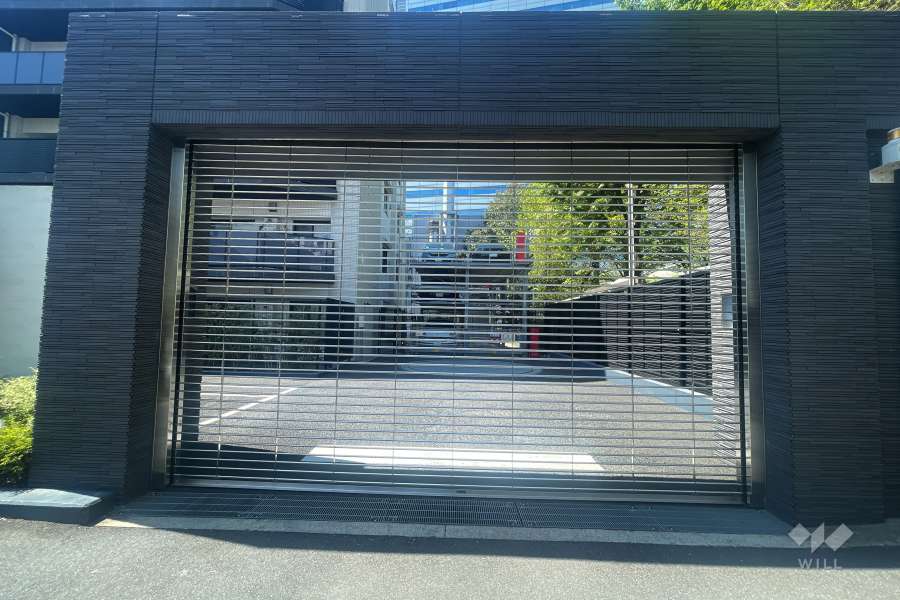 駐車場の出入り口（リングシャッター付き）・敷地内駐車場（屋外機械式、屋外平面式）