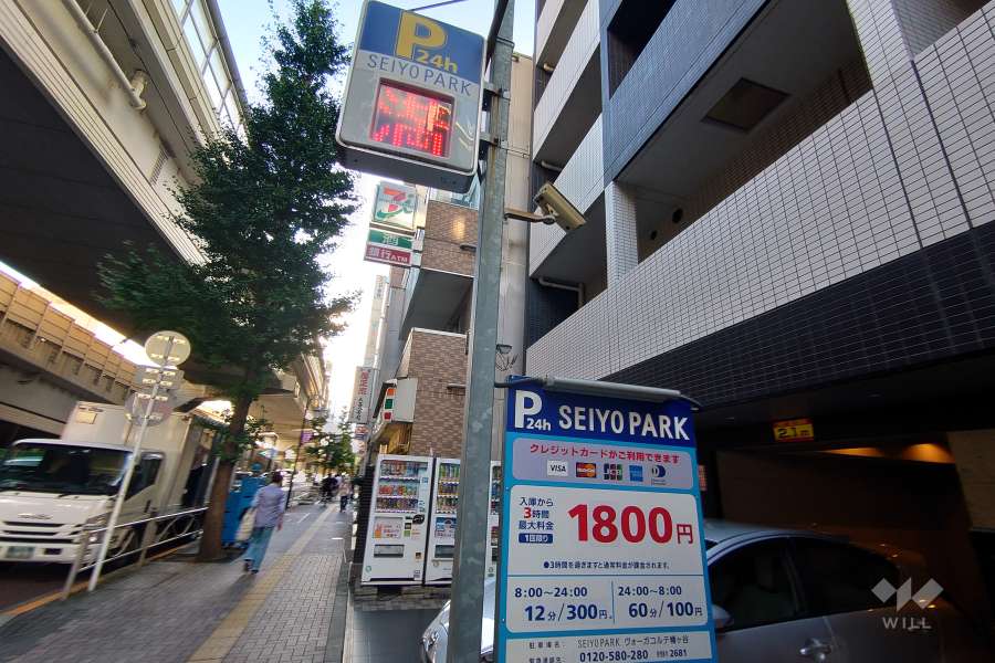 敷地南東側の前面道路（北東側から）