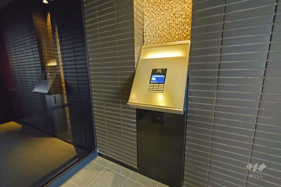 エントランスはオートロック付きです。