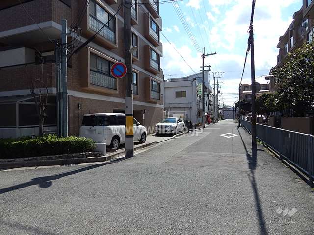 敷地北西側の前面道路