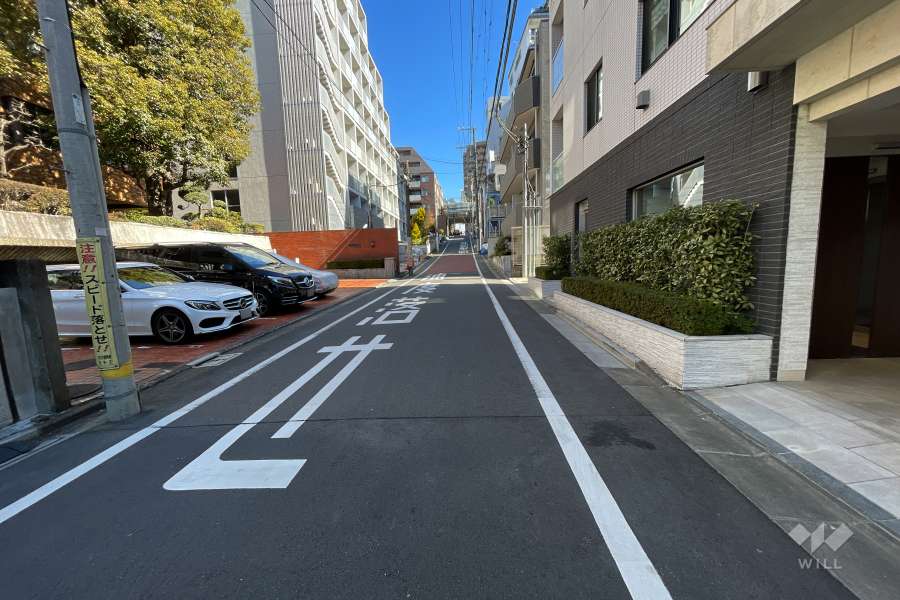 敷地北側の前面道路