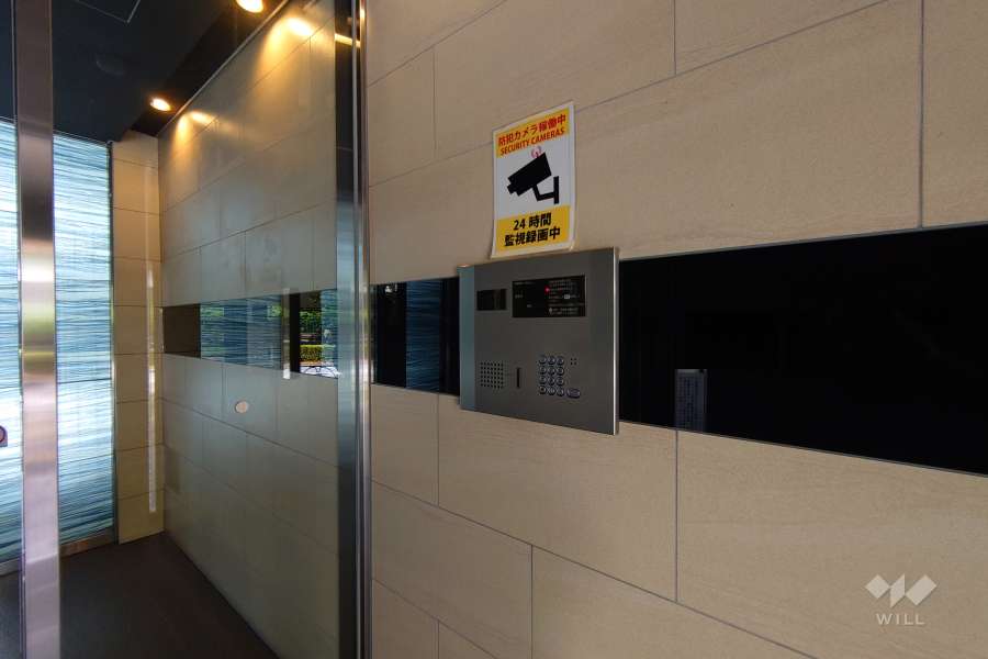 エントランスはオートロック付きです。