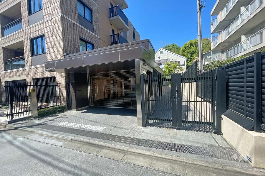 駐車場の出入り口（リングシャッター付き）