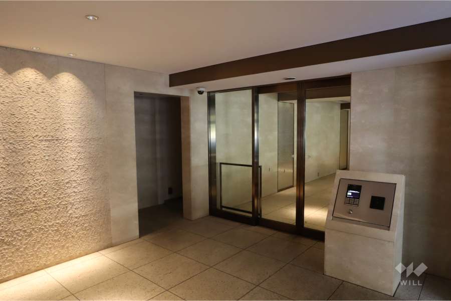 エントランスはオートロック付きです。