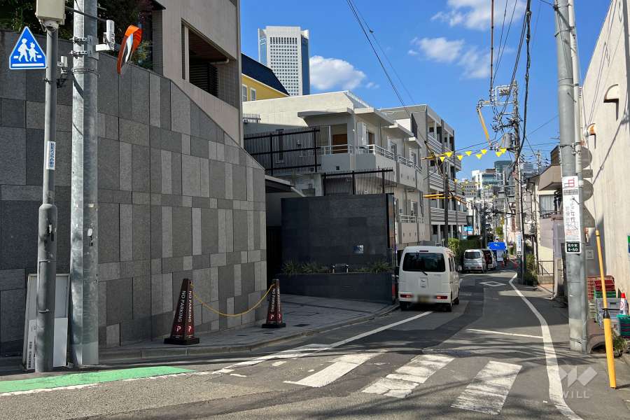敷地北東側の前面道路