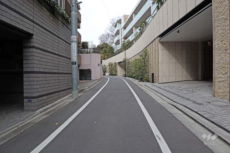 敷地北側の前面道路