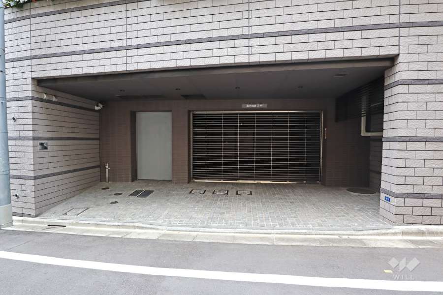 駐車場の出入り口（リングシャッター付き）