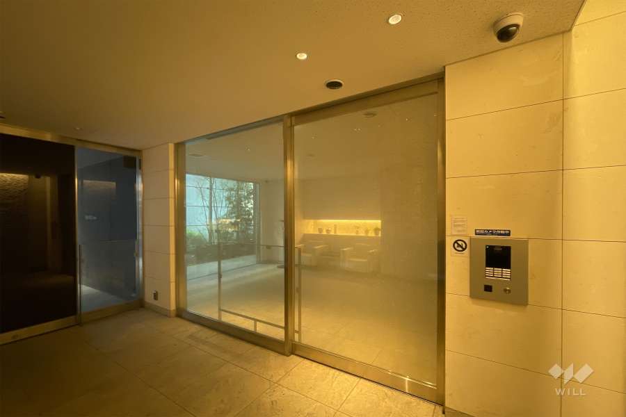 エントランスはオートロック付きです。