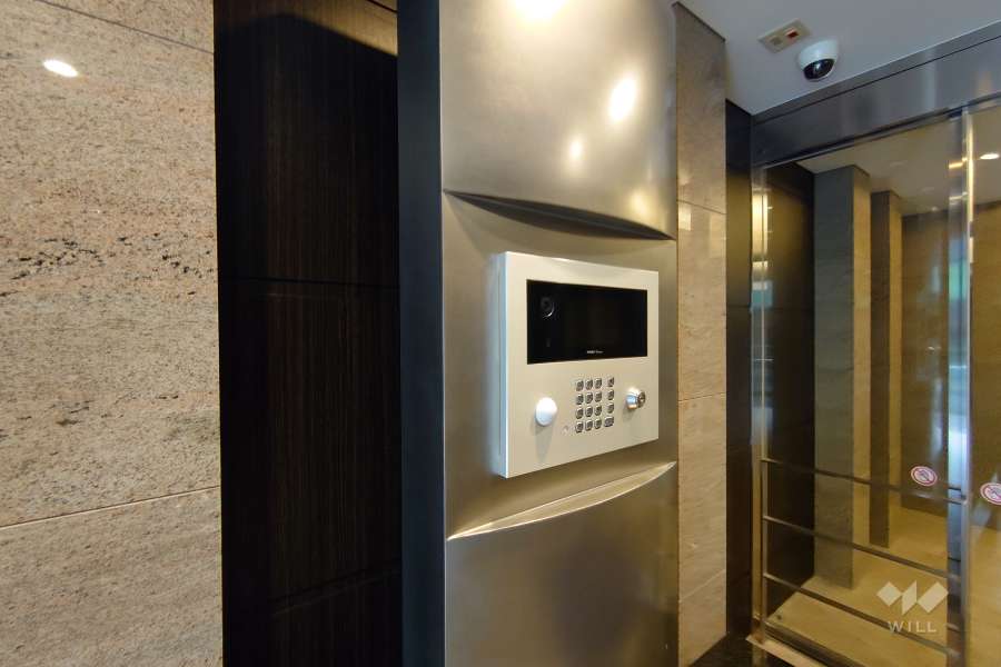 エントランスはオートロック付きです。