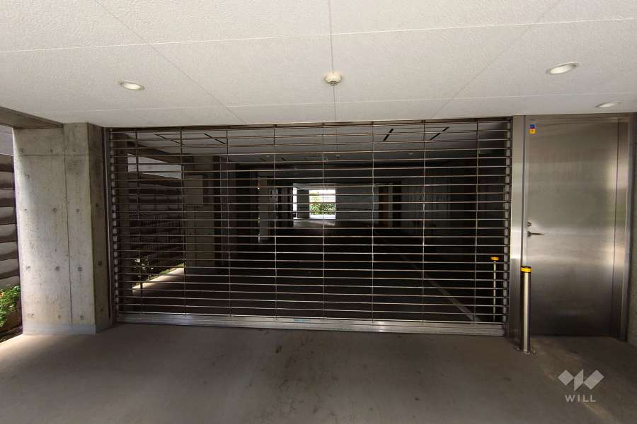 駐車場の出入り口（リングシャッター式）