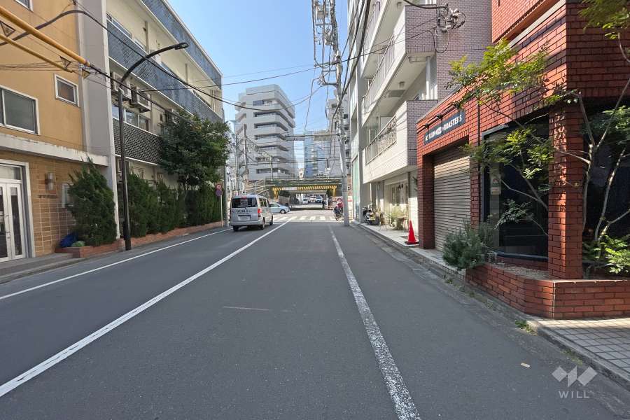 敷地南側の前面道路