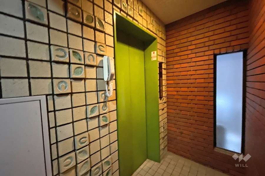 共用のエレベーター