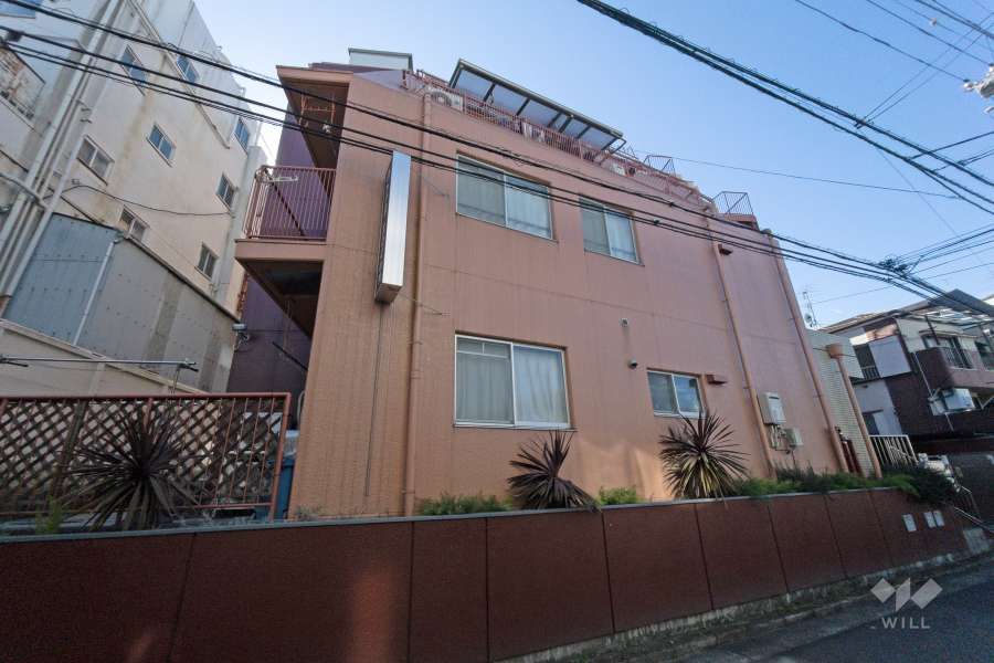 カーム幡ヶ谷の外観(東側から）