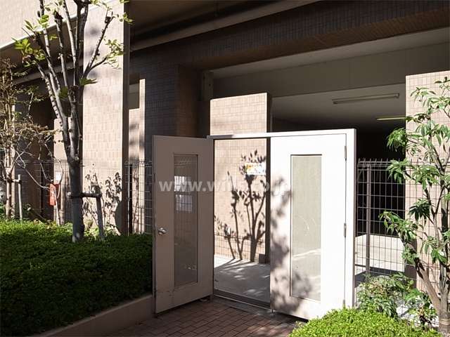 建物1階部分にある駐輪場