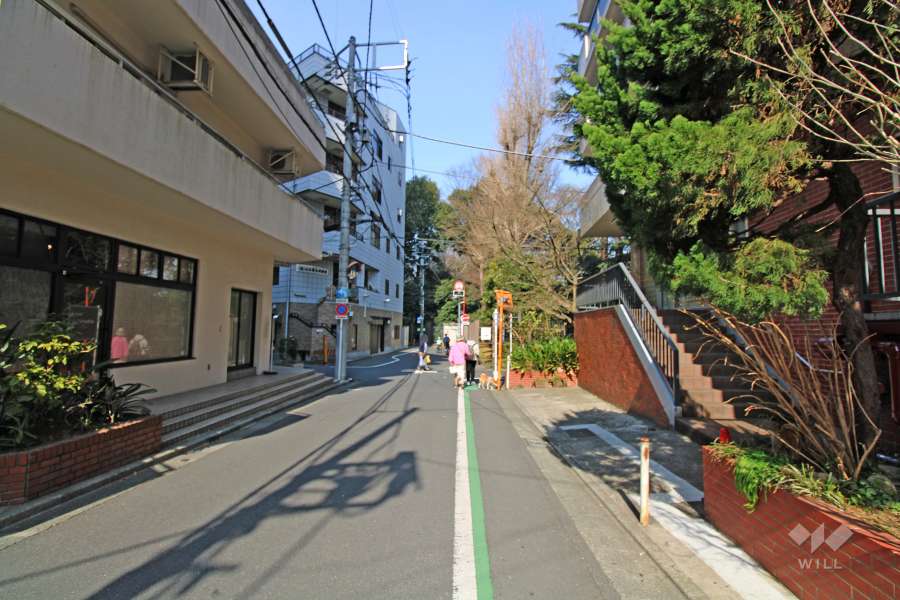 敷地北西側の前面道路