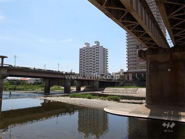 武庫川の対岸から見たサンビオラ５番館