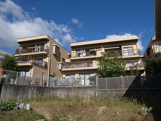 逆瀬川グランドビューハイツの外観（南側から）