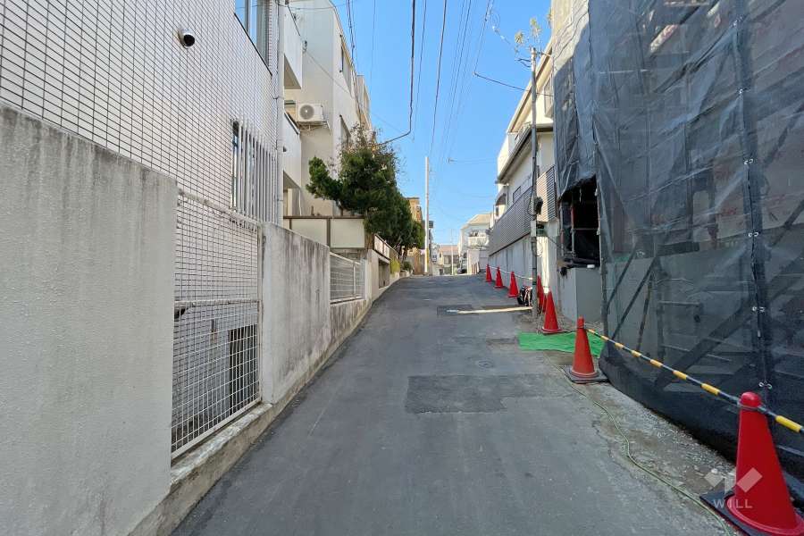 敷地東側の前面道路