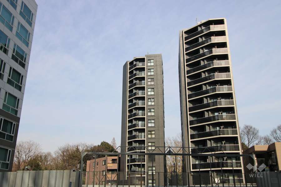 ズーム新宿南ファーストの外観（西側から）