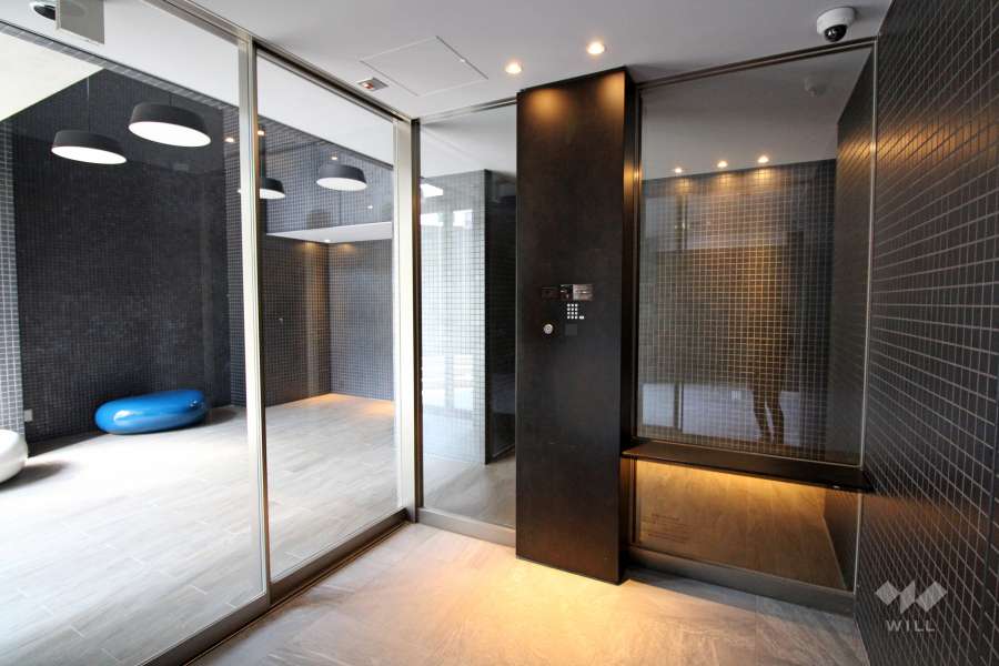 エントランスはオートロック付きです。