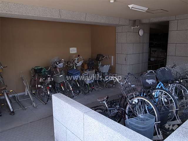 屋内にある駐輪場
