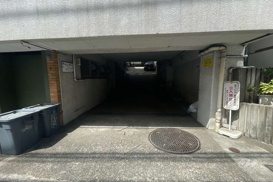 駐車場の出入り口