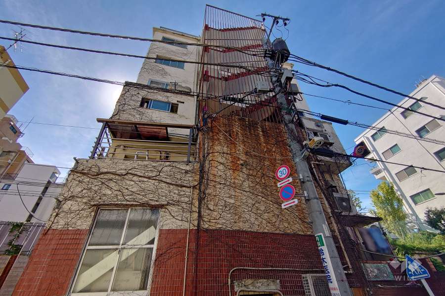 幡ヶ谷マンションの外観（北西側から）