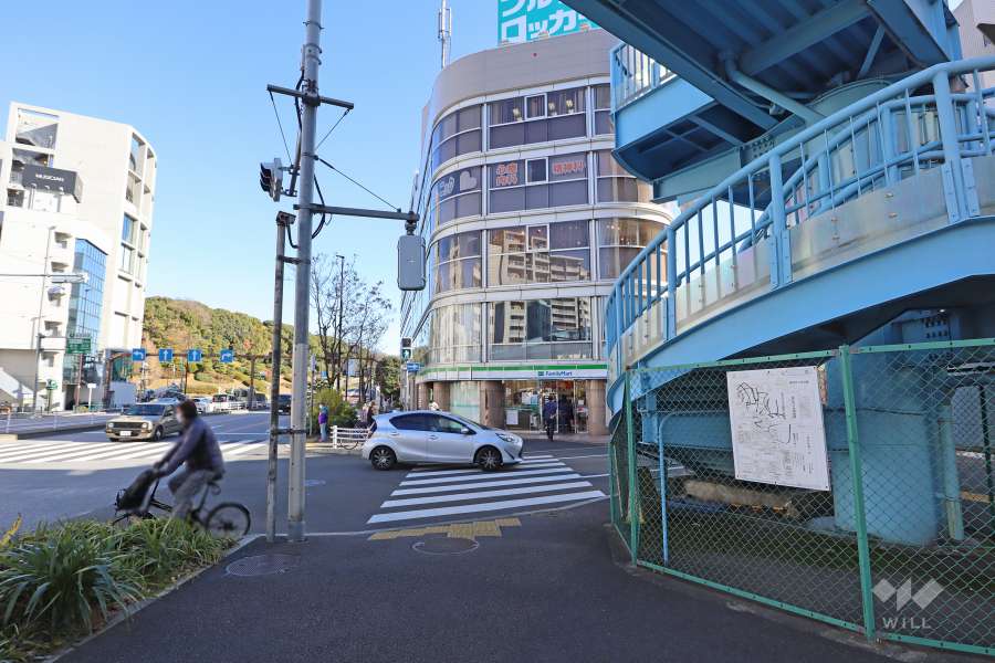 敷地北側の前面道路(西側から)