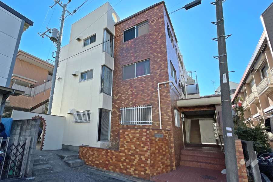 シーダー本町の外観（東側から）